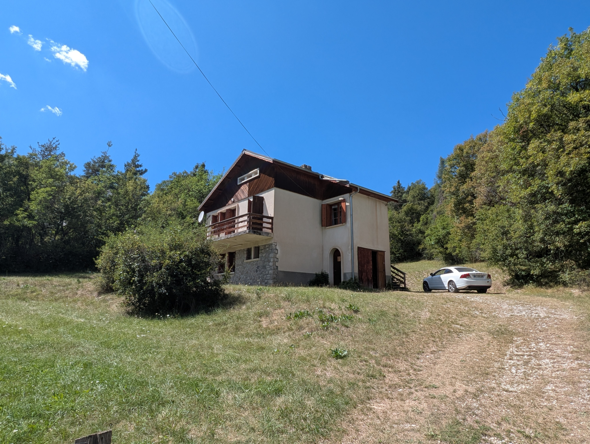 CHALET sur 2400 m2 dans un cadre superbe.
